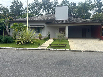 CASA T�RREA CONDOM�NIO FECHADO GUARAREMA 04 DORMS/02SU�TES!!